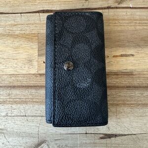 Like New Coach 4 Ring Key Case